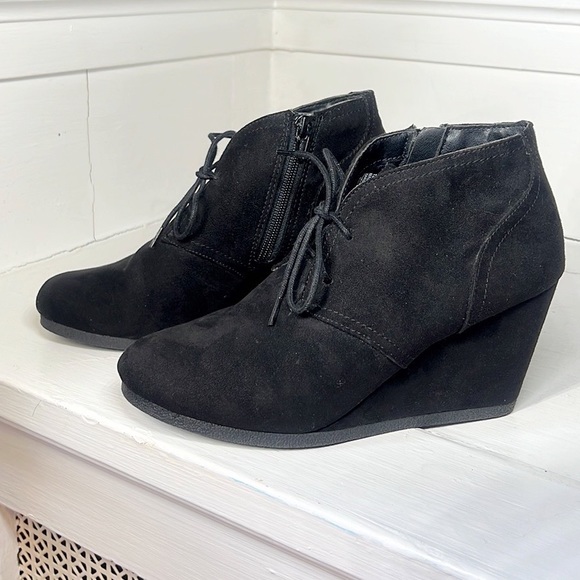 Universal Thread Shoes - Universal Thread wedge heel bootie, black suede-like material, size 8